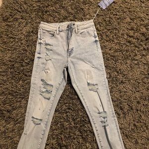Light jeans, size M. Brand news still has tag on it.